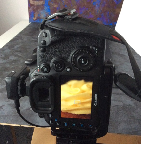 capturing macro photos with a wireless remote