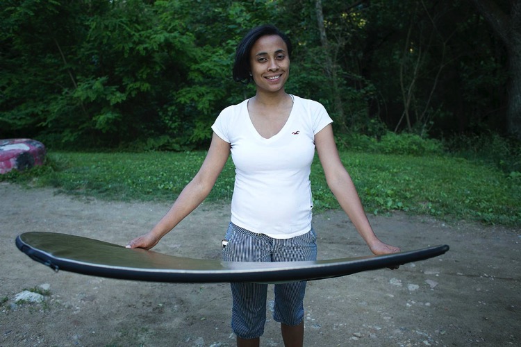 photo2.jpeg subject holding a reflector