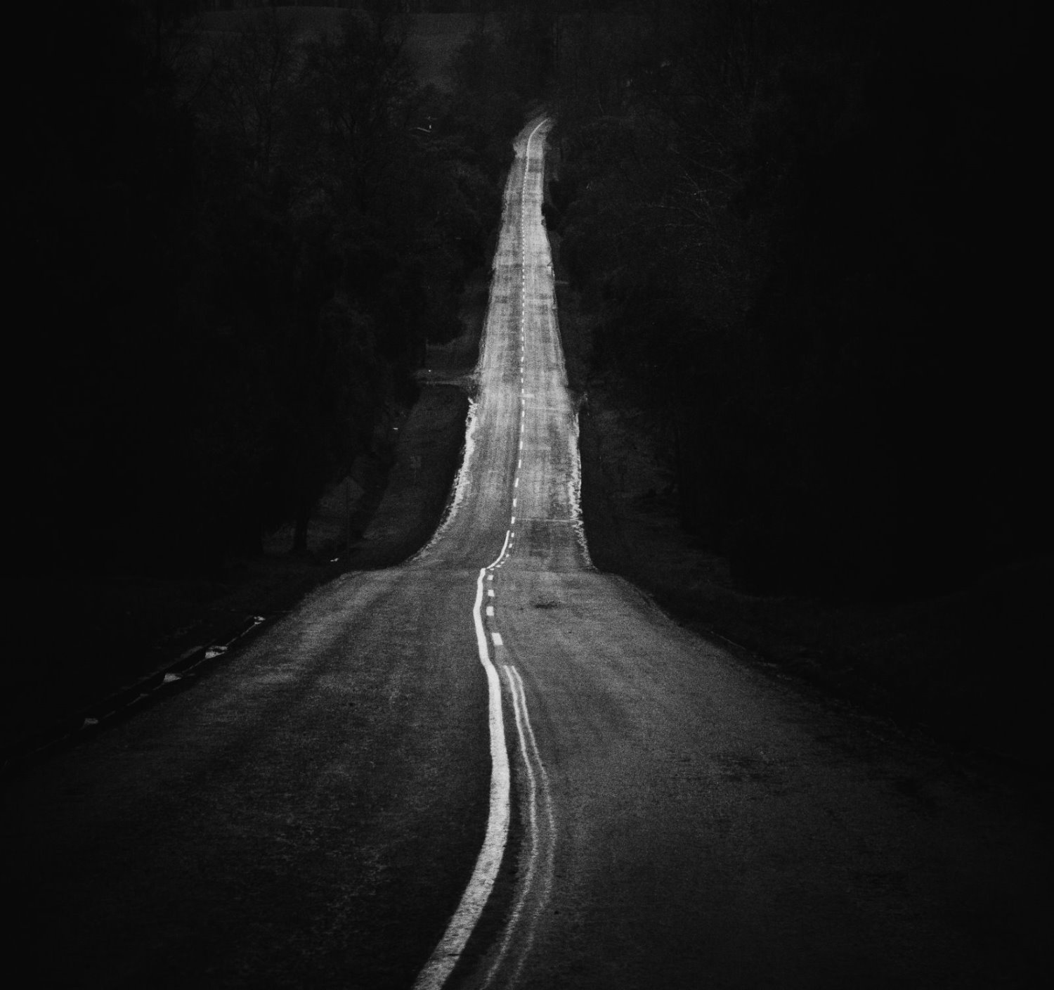 road leading off into the distance as a leading line
